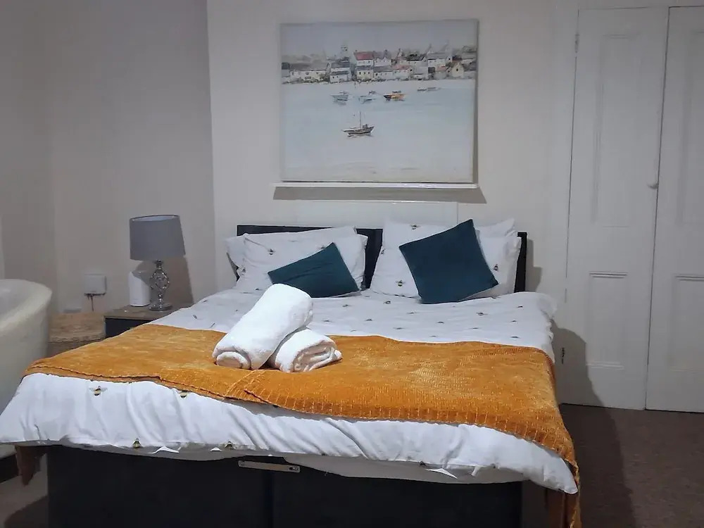 Serene Southampton Apartment With 3 Bedrooms