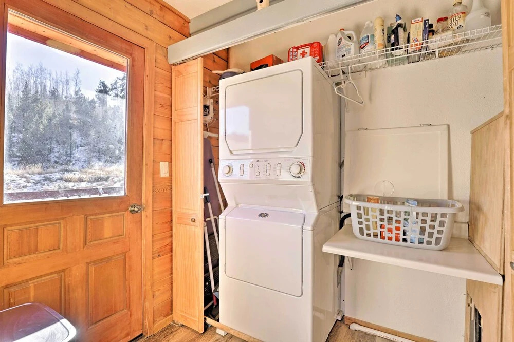 1 Mi to Granby Ranch: Family-friendly Cabin!