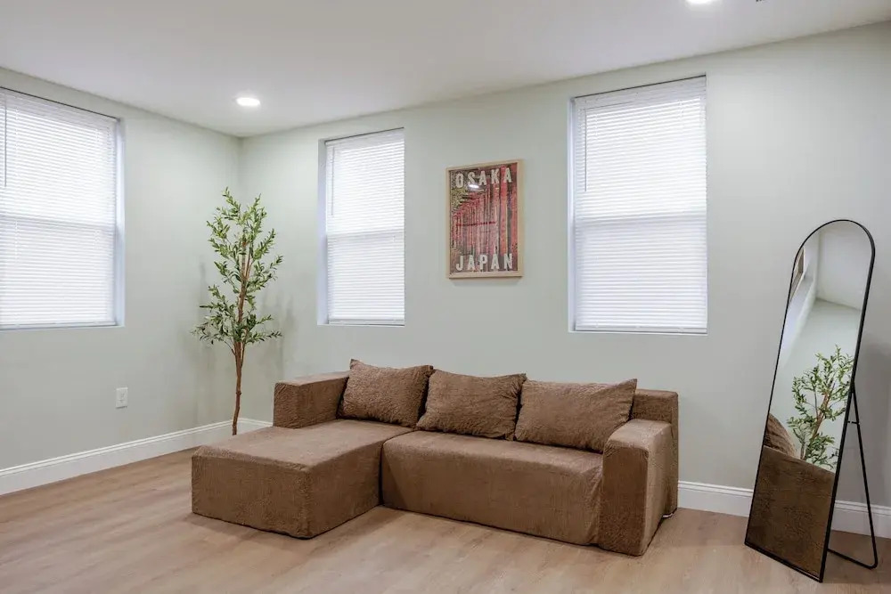Stylish Minimalist Stay in City Center