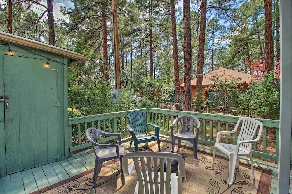 Woodsy Retreat w/ Deck - 2 Mi to Rainbow Lake!