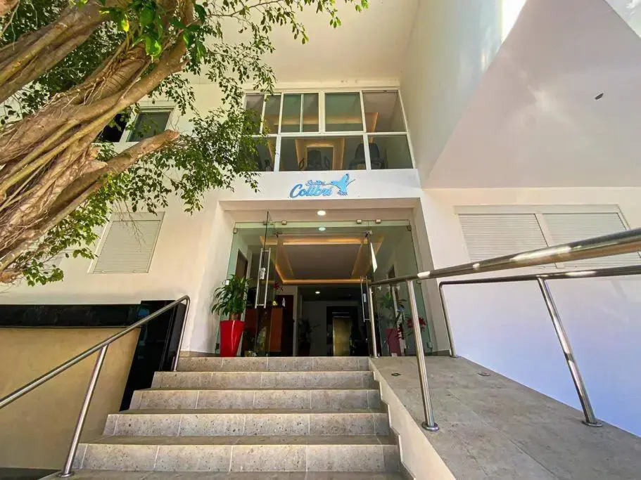 Luxury Condo 10 min walk from the Beach