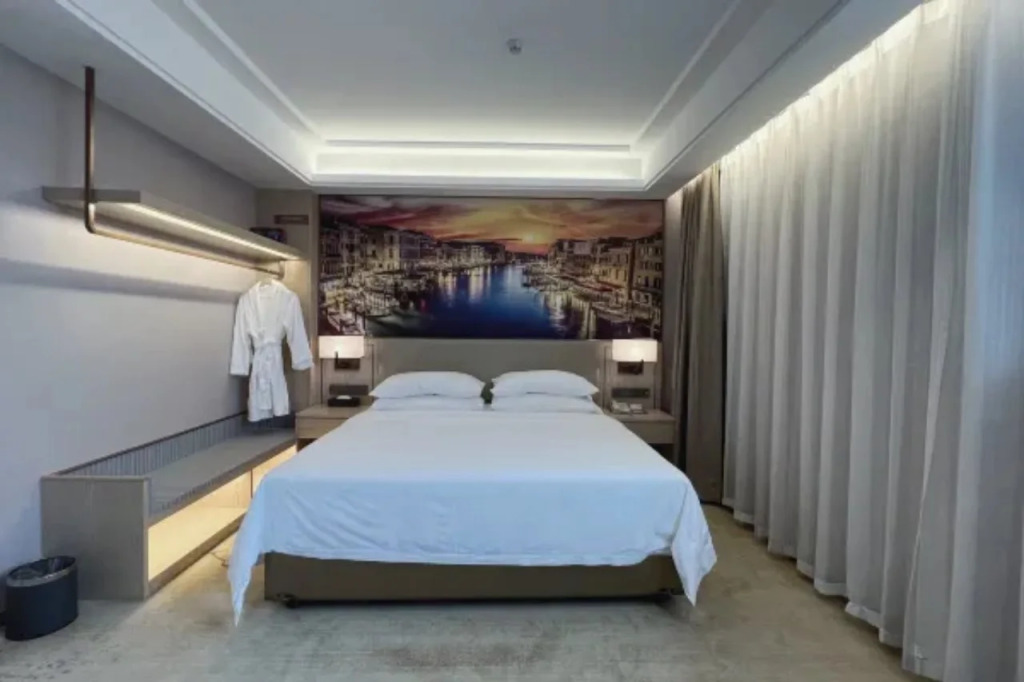 Vienna Hotel (Dongguan Wangniudun Wanghong Hub City)