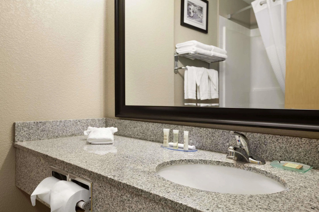 Home Inn and Suites Lloydminster
