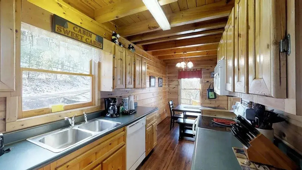 Beary Blessed 2 Bedrooms 2 Bathrooms Cabin by Redawning