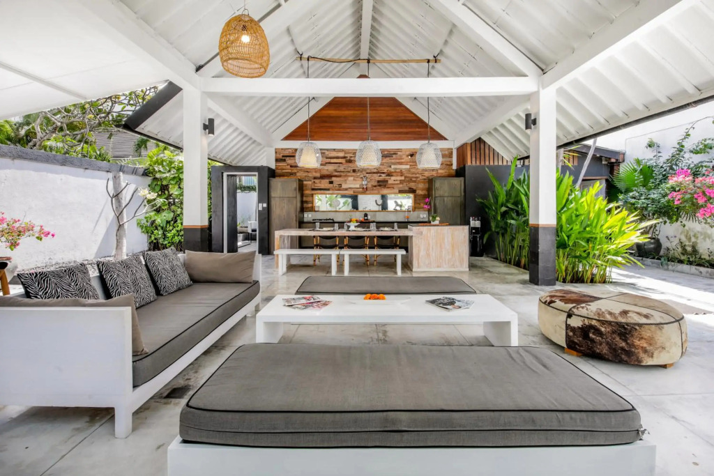 Villa Zebra Seminyak, 4BR private pool villa, Close to Potato Head