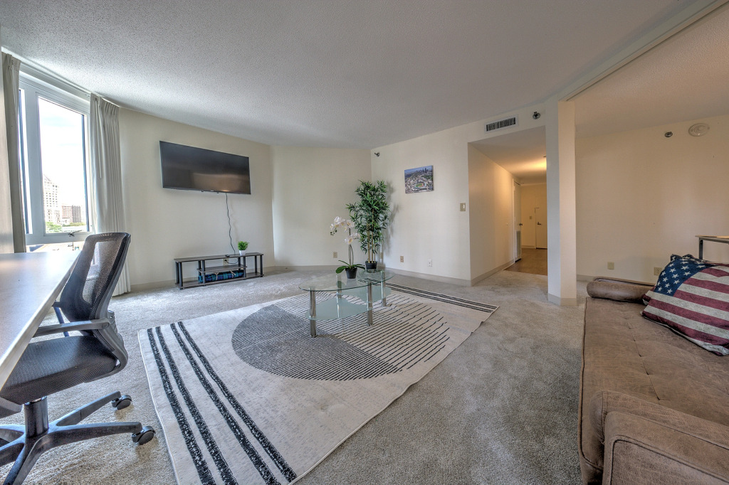 Outstanding 2 Bed Apt in Heart of Back Bay!