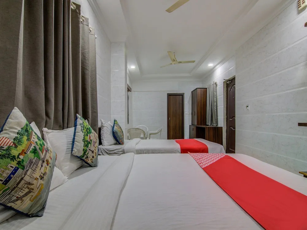 OYO Flagship 465 Vadapalani AVM Studio 2