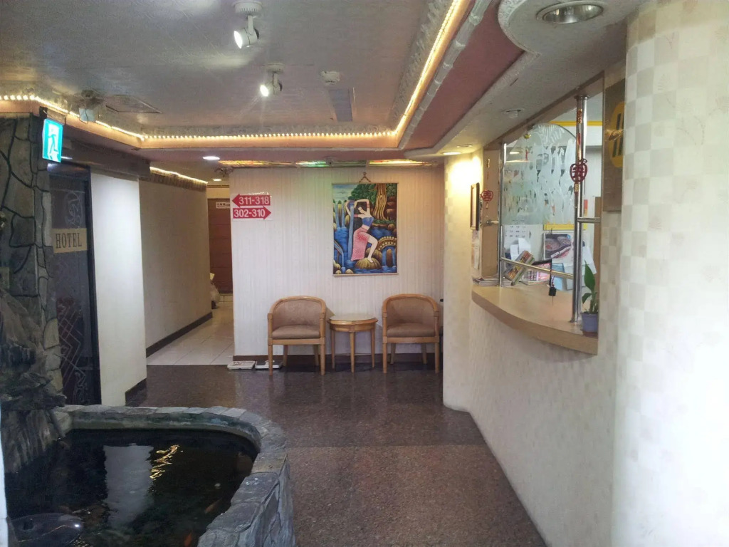 East Fang Di Hotel