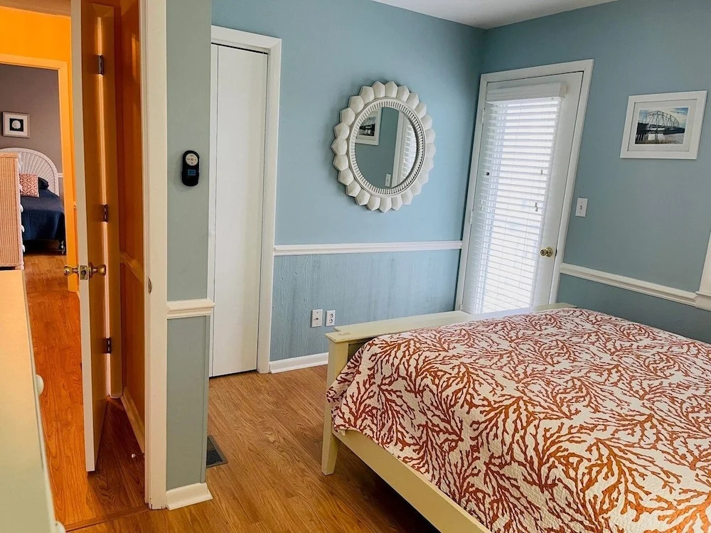 Beach Bells 4 Bedroom Home by RedAwning