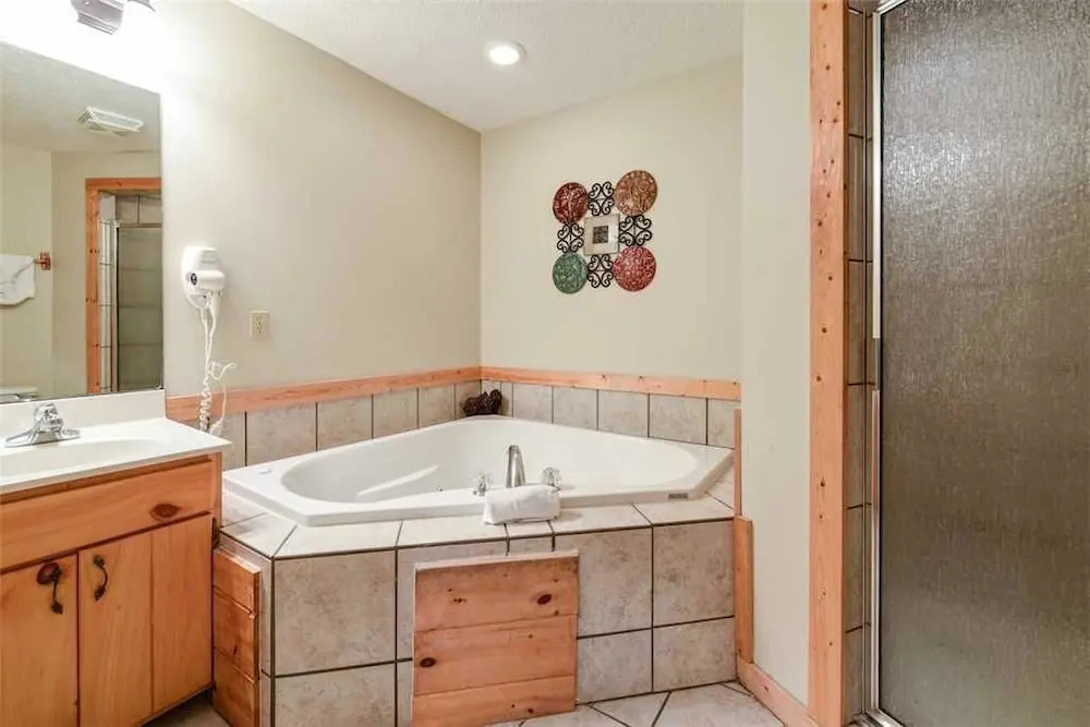 American Heritage 4 Bedroom Home with Mountain View