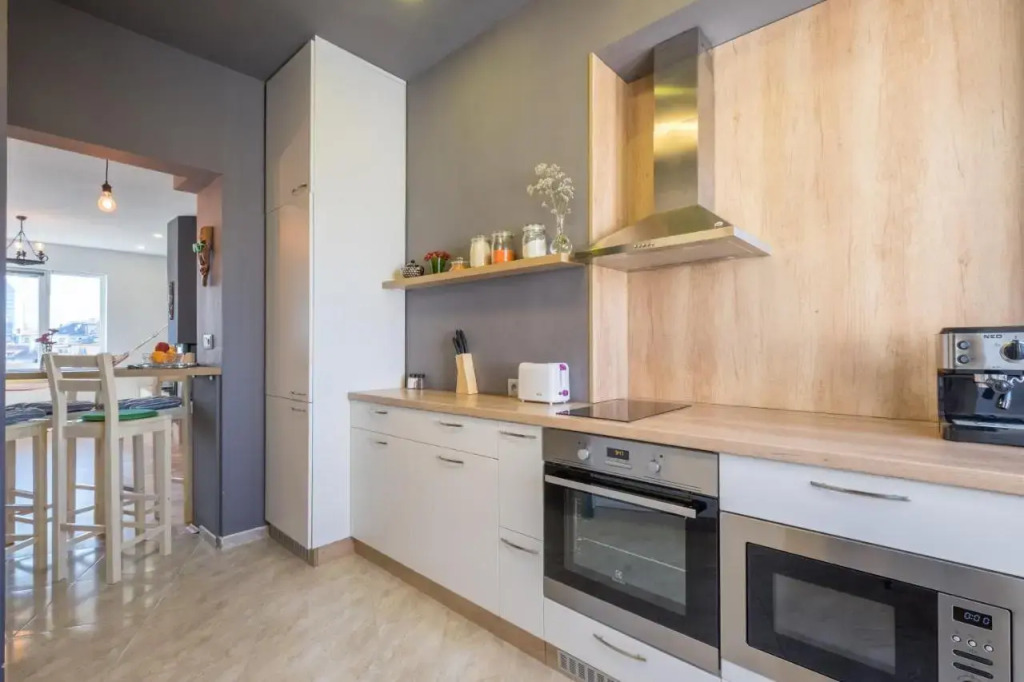 ARTistic & Spacious 2BD Central Apt