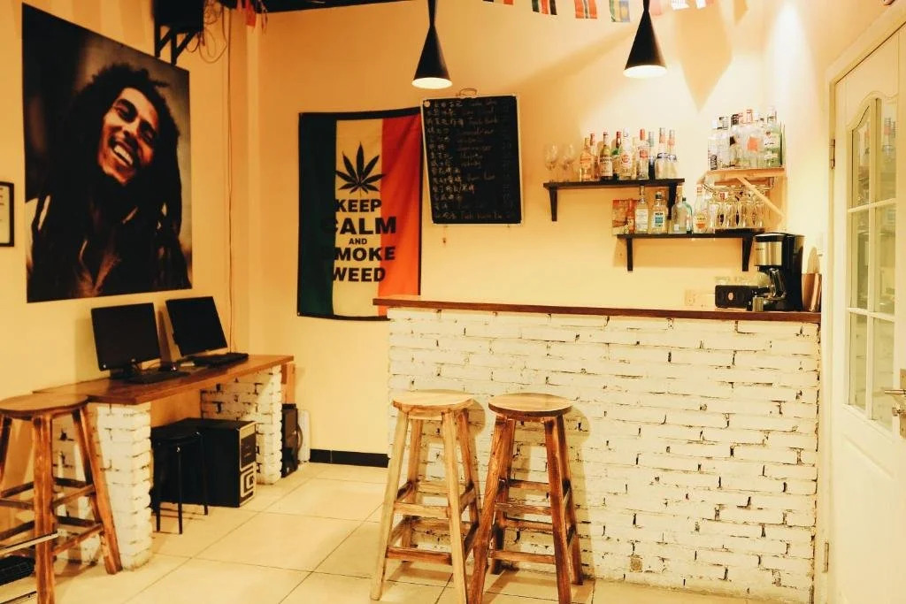 Nice House Hostel