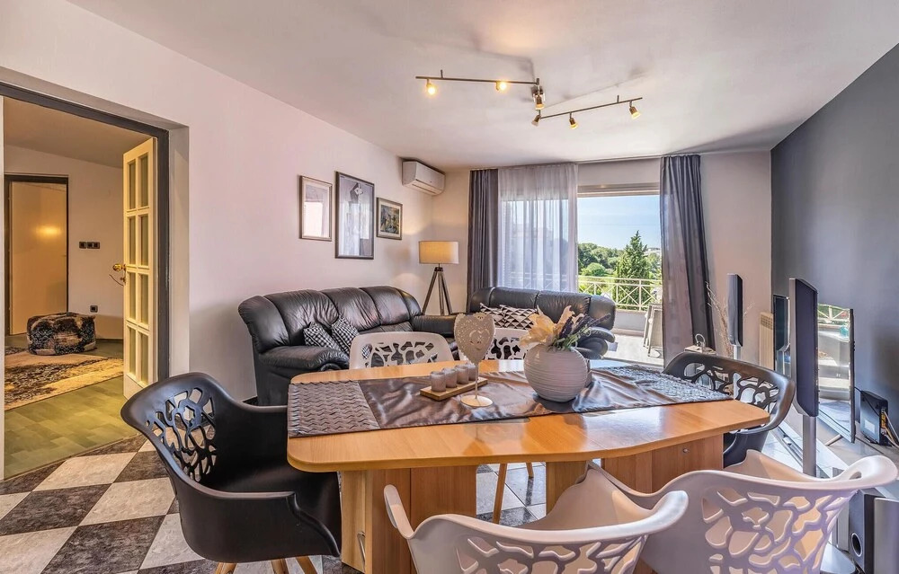 Awesome Apartment in Pula With Wifi and 2 Bedrooms
