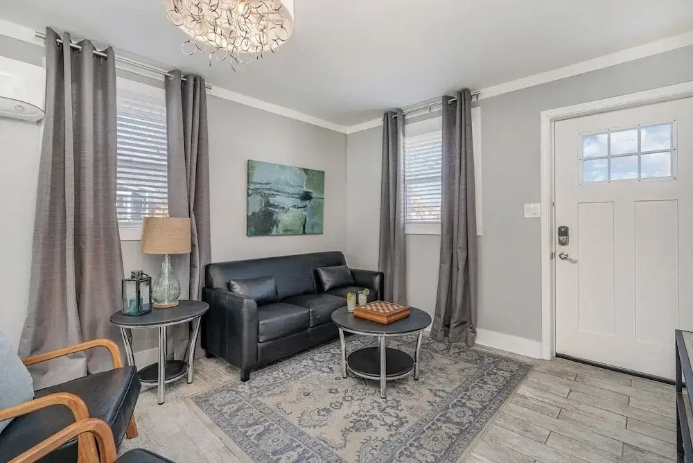 Urban Pearl-2 Bedroom & Private Patio-in Midtown