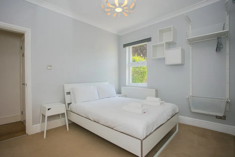 Three Bedroom Apartment in Willesden Green