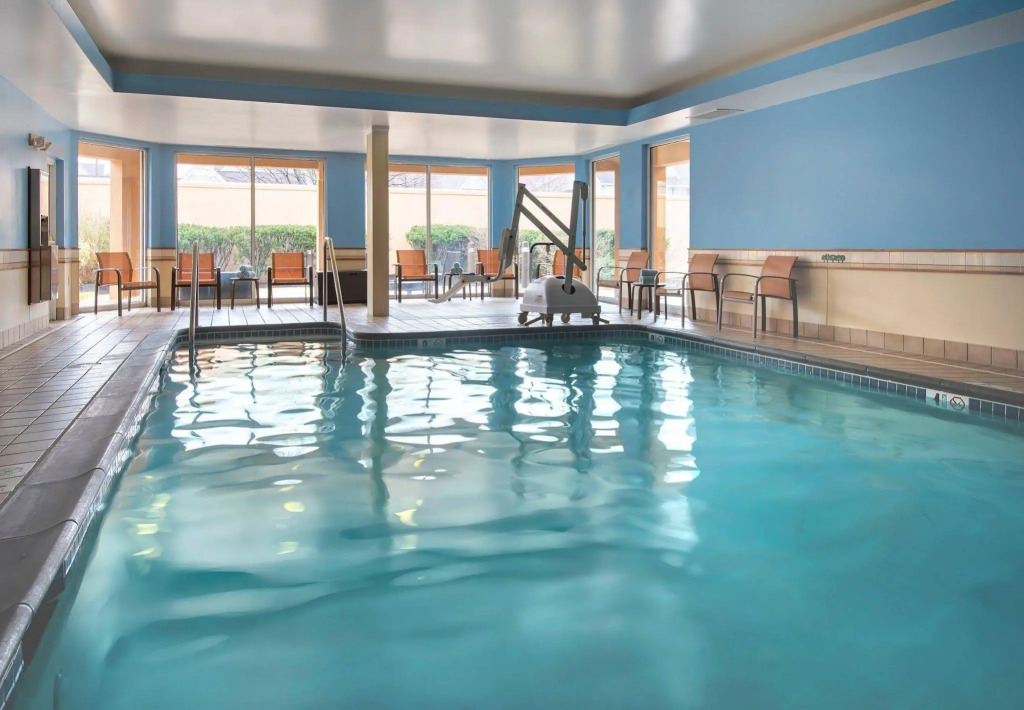 Comfort Inn & Suites Bethlehem Lehigh Valley Airport
