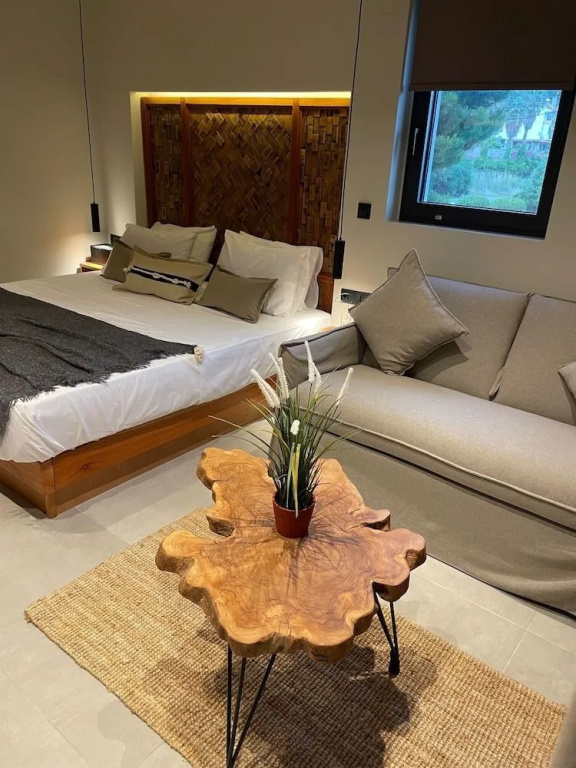 MOLA PAPAYA STUDIOS