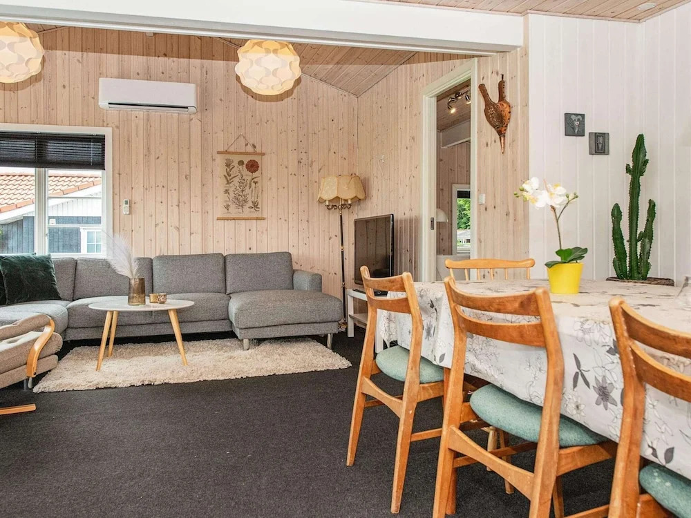 Vibrant Holiday Home in Juelsminde near Sea