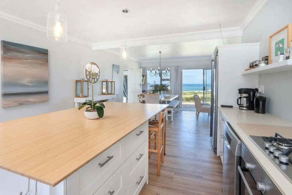 Shore's Edge cottage