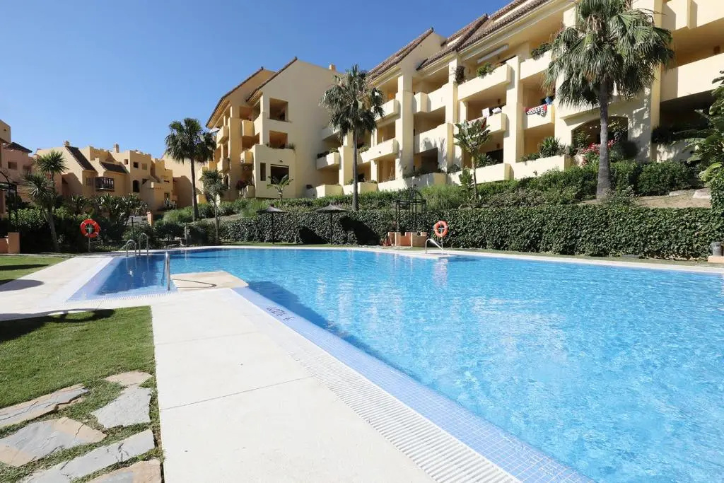 Duquesa Village Apartment - 2 Bed/2 Bath apartment with panoramic sea views