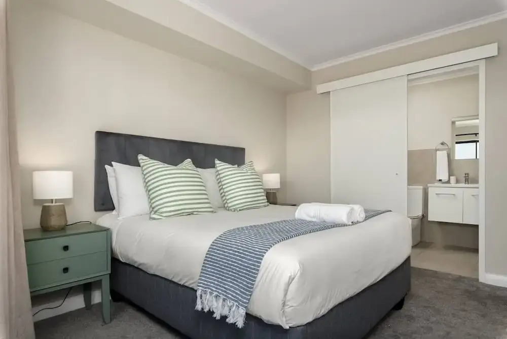 Modern 2 Bed Century City Apartment, Pool + Braai