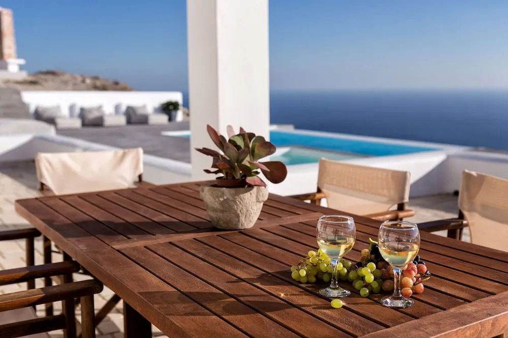 Sleeps8-Parking-Garden-Pool-SunSets-Barbeque