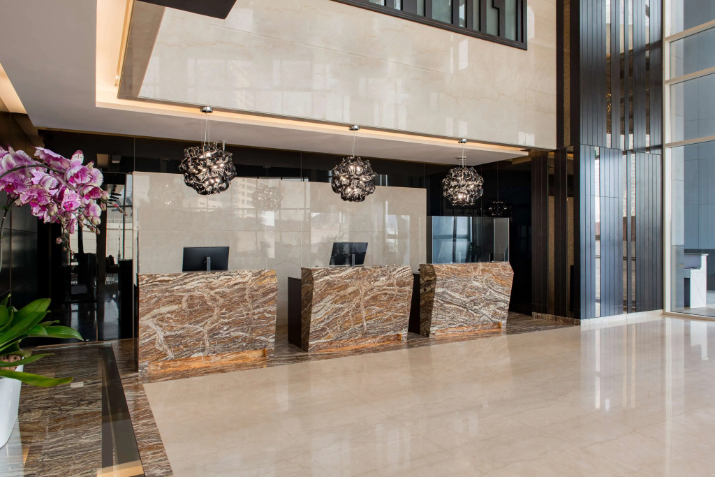 Отель Radisson Blu Hotel, Dubai Canal View