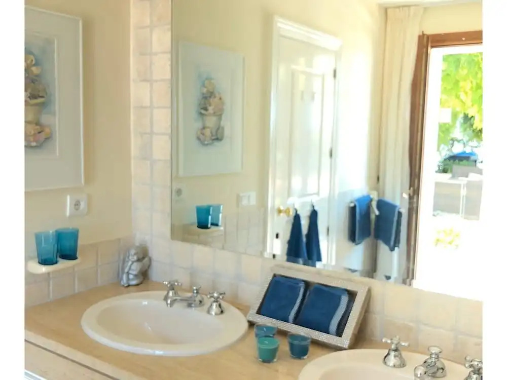 Luxury Villa with Private Pool & Spacious Garden near Sea & Marbella