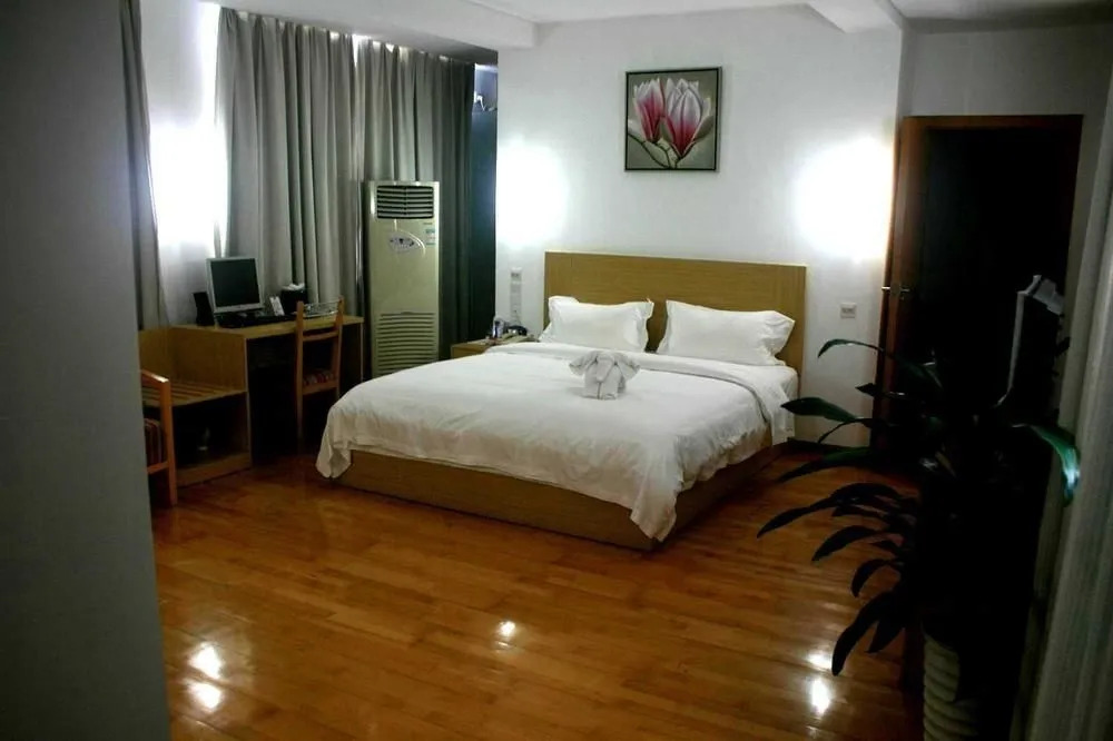 Golden Lotus Herton Seaview Hotel