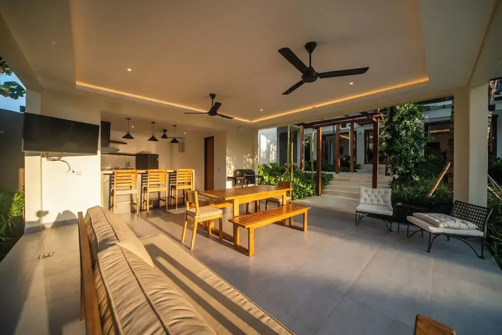 Luxury 4 Bedroom Bella Vista Villa