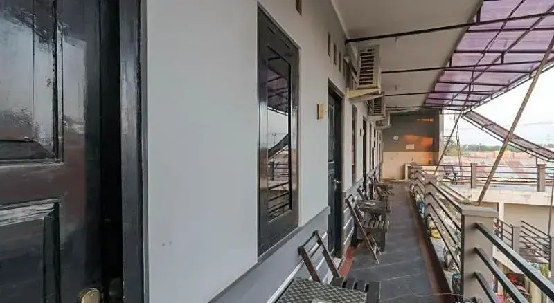 RedDoorz Syariah near Ciledug Station