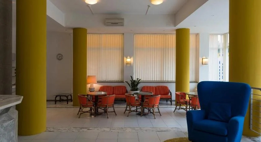 HOTEL FLYING