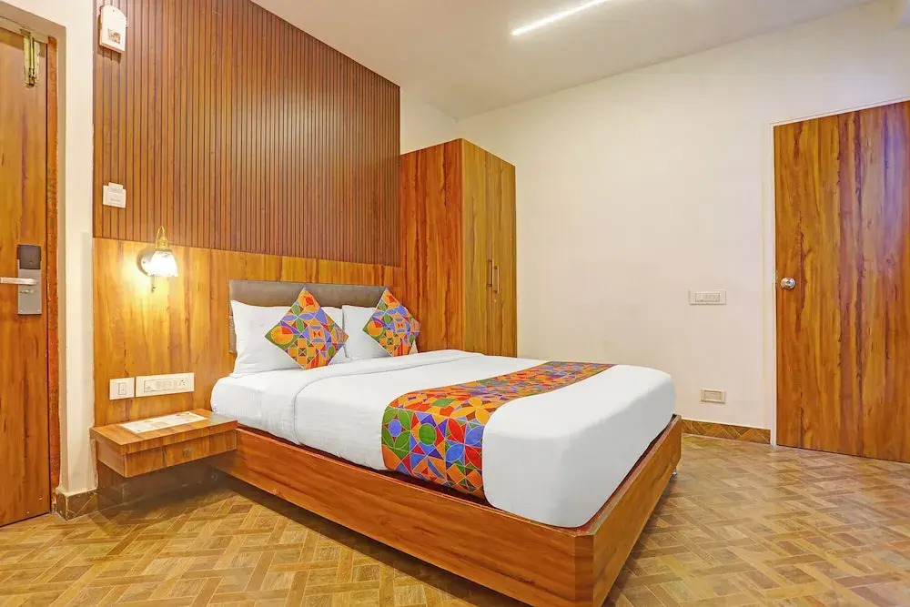 FabHotel Emerald Suites - Near MG Road Metro Station
