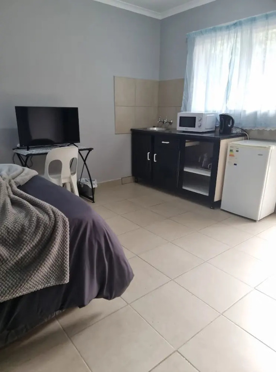 Stay at Home Airport Lodge