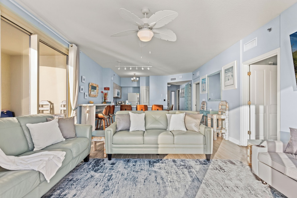 Looking for a Shore Thing? Here it is! 2BR 2.5ba Sleeps 8! Beachfront!