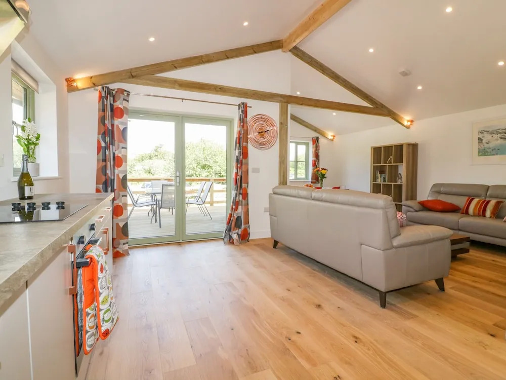 2 Merlin Lodge