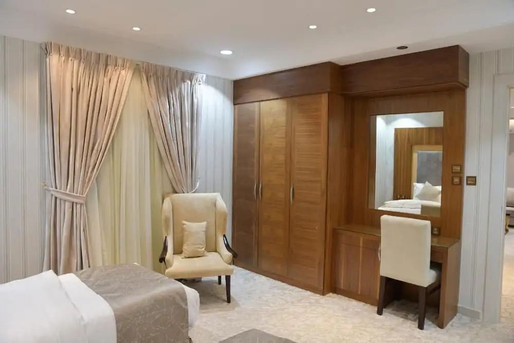 Crown City Hotel -فندق كراون ستي