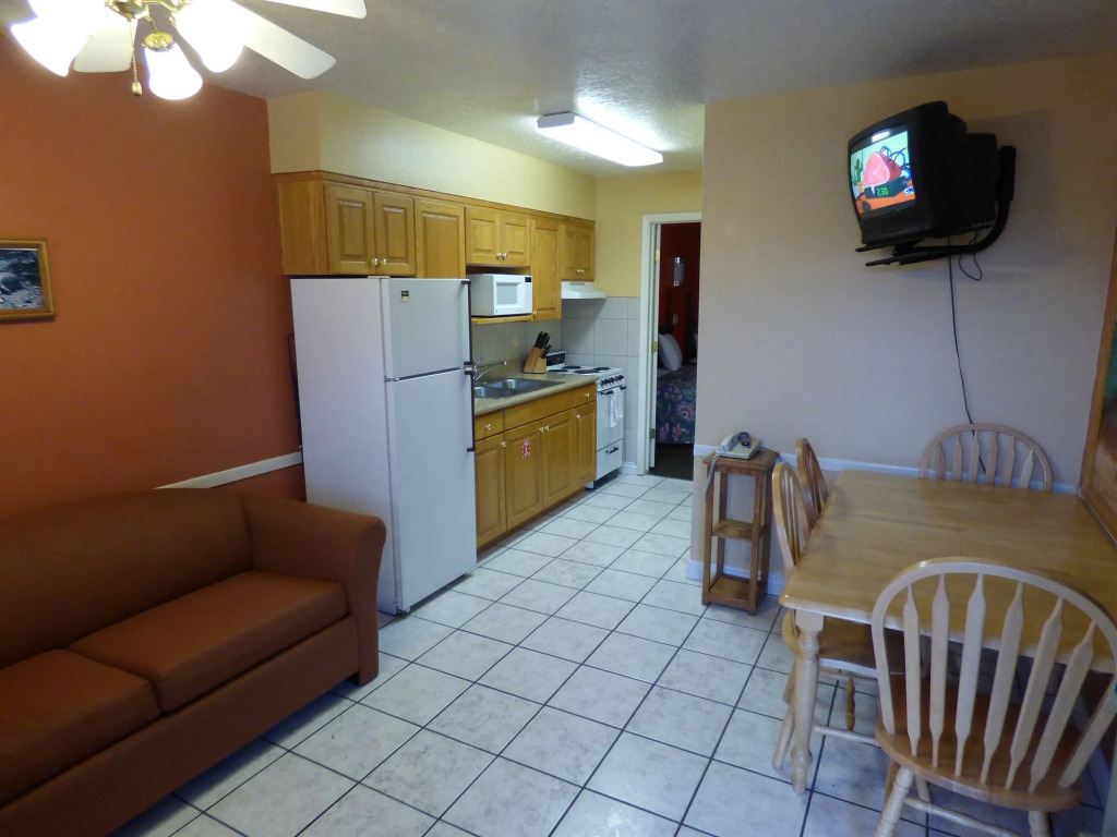 Coronada Inn & Suites