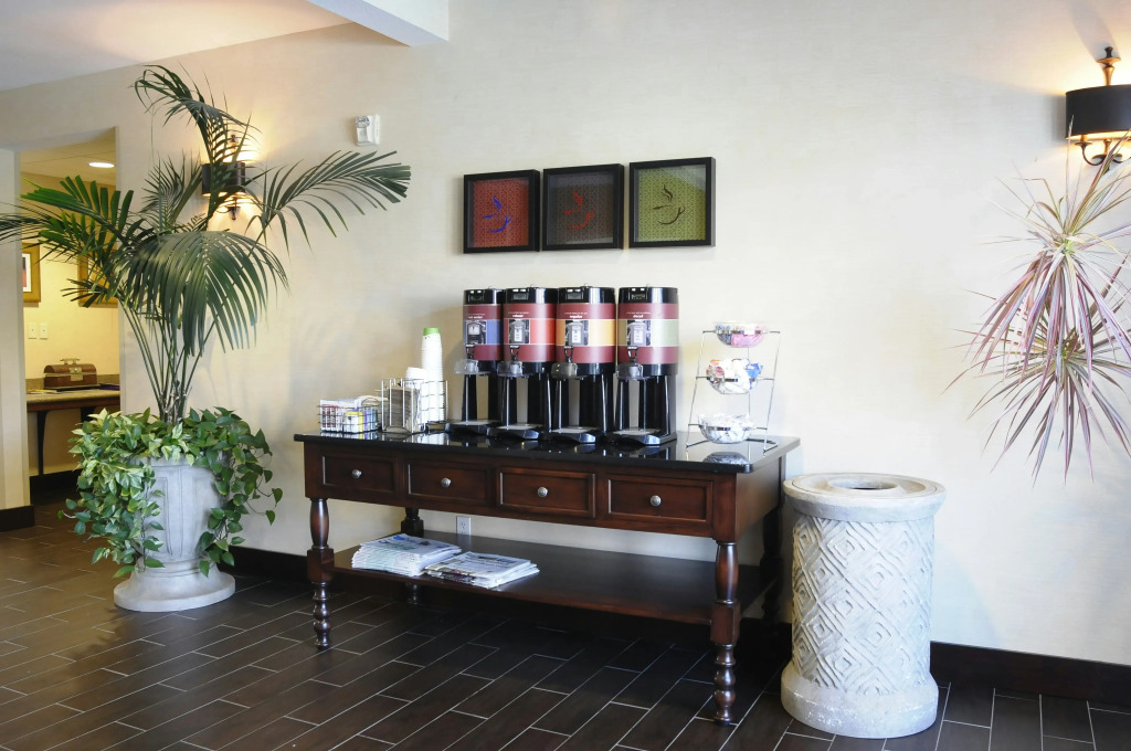 Hampton Inn & Suites Redding