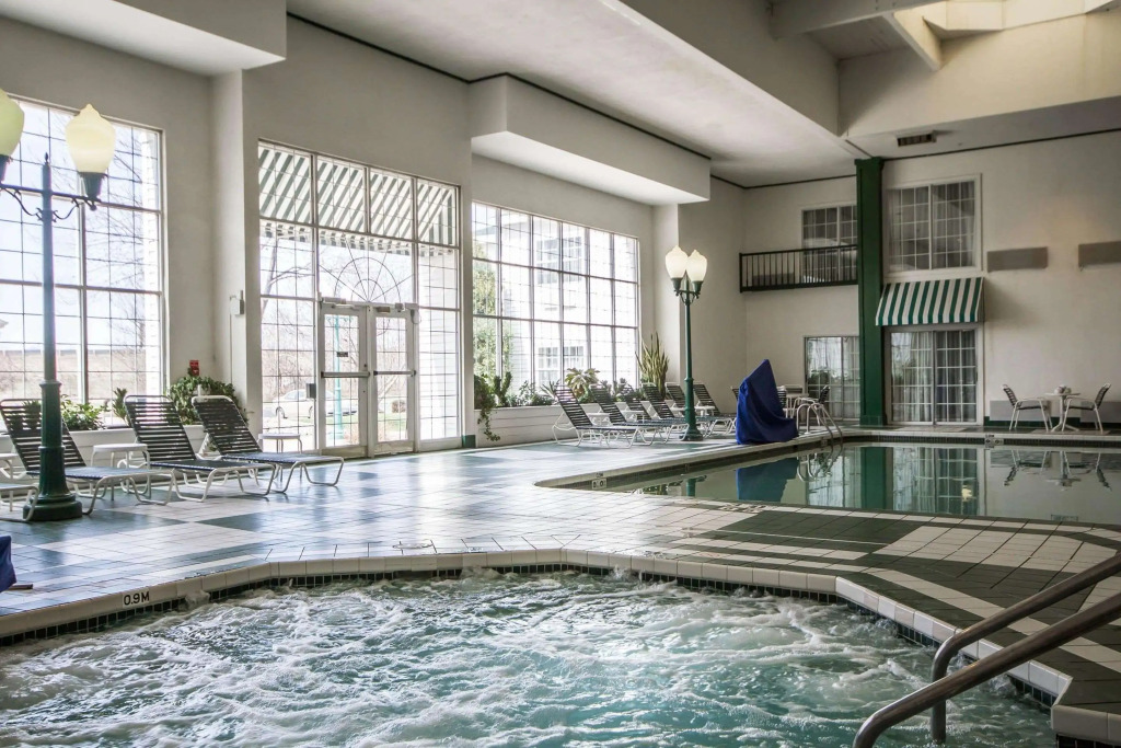 Comfort Suites Appleton Airport