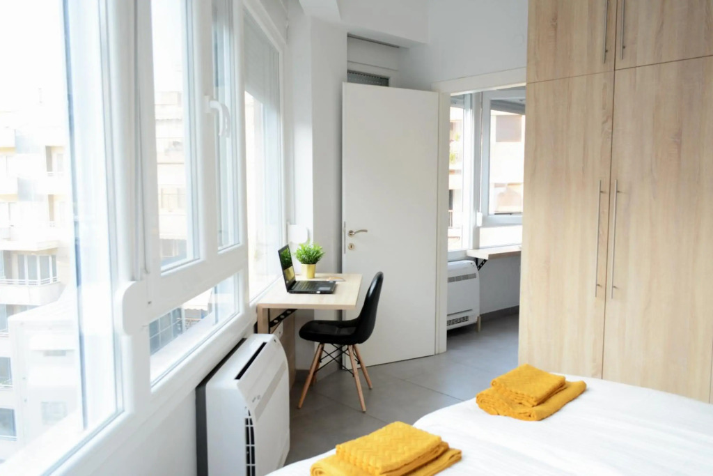 Bella Suite in the heart of the City Center, Parking