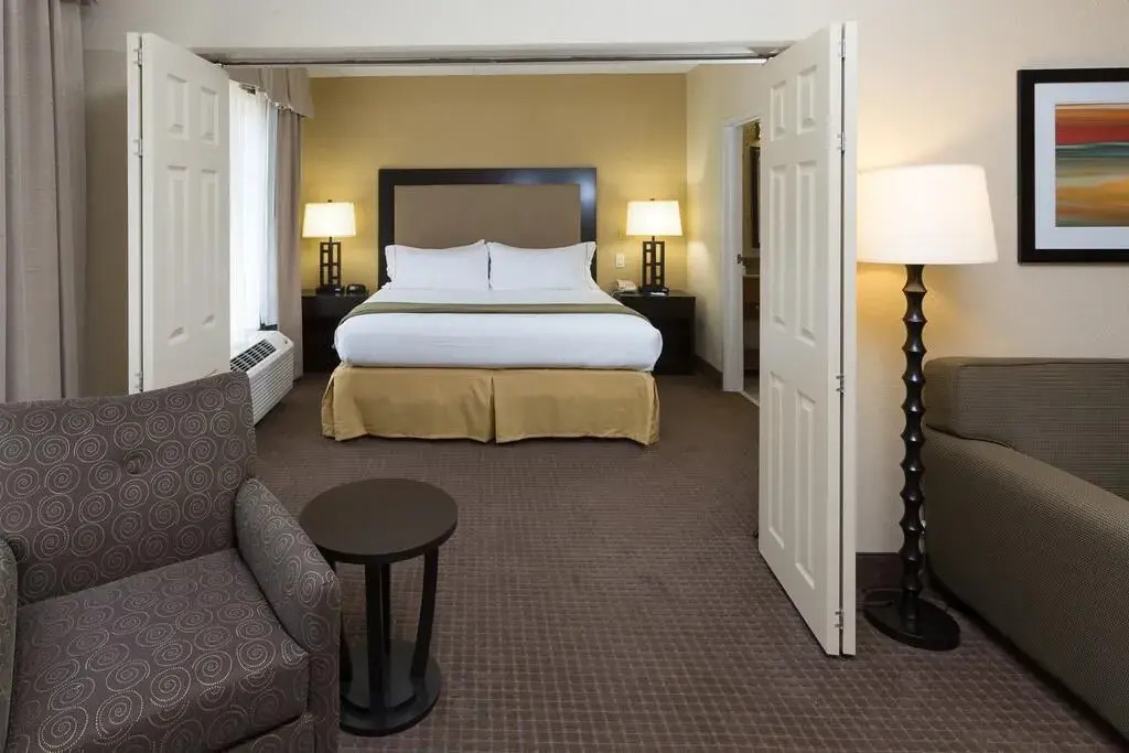 Holiday Inn Express & Suites Jacksonville Airport by IHG