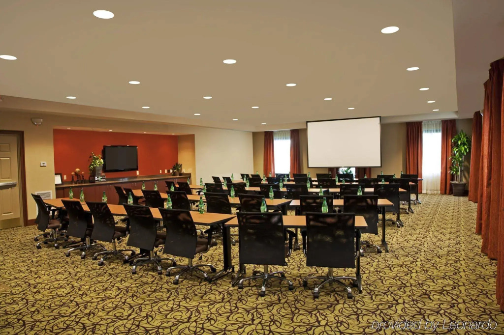 Staybridge Suites Chantilly Dulles Airport by IHG
