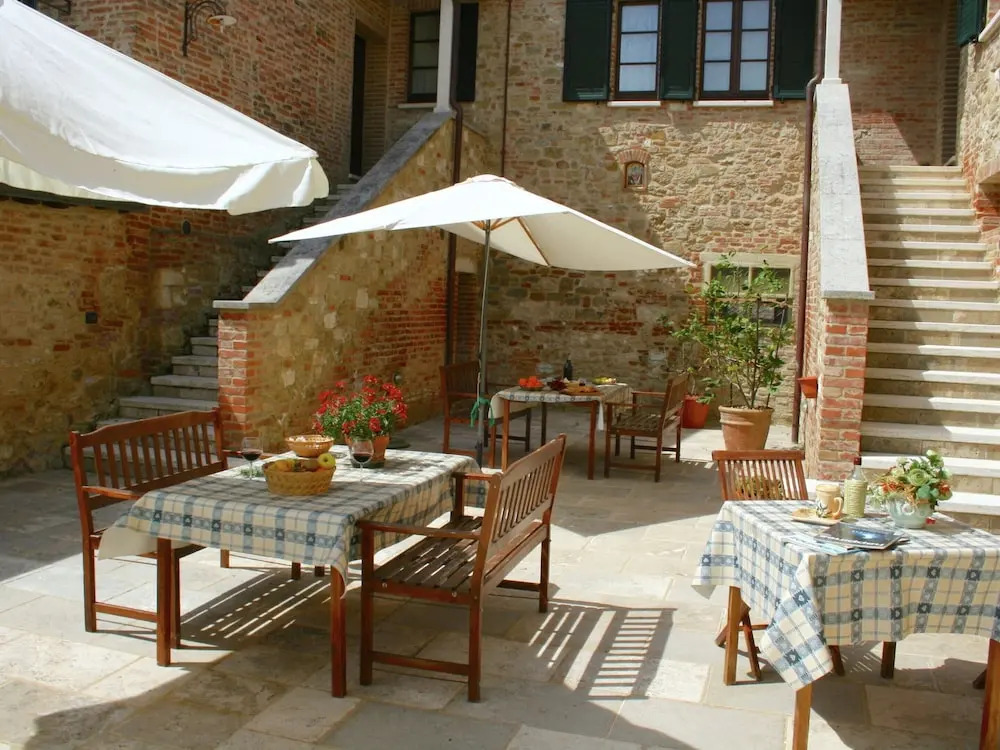 Farmhouse in Asciano With Pool & BBQ