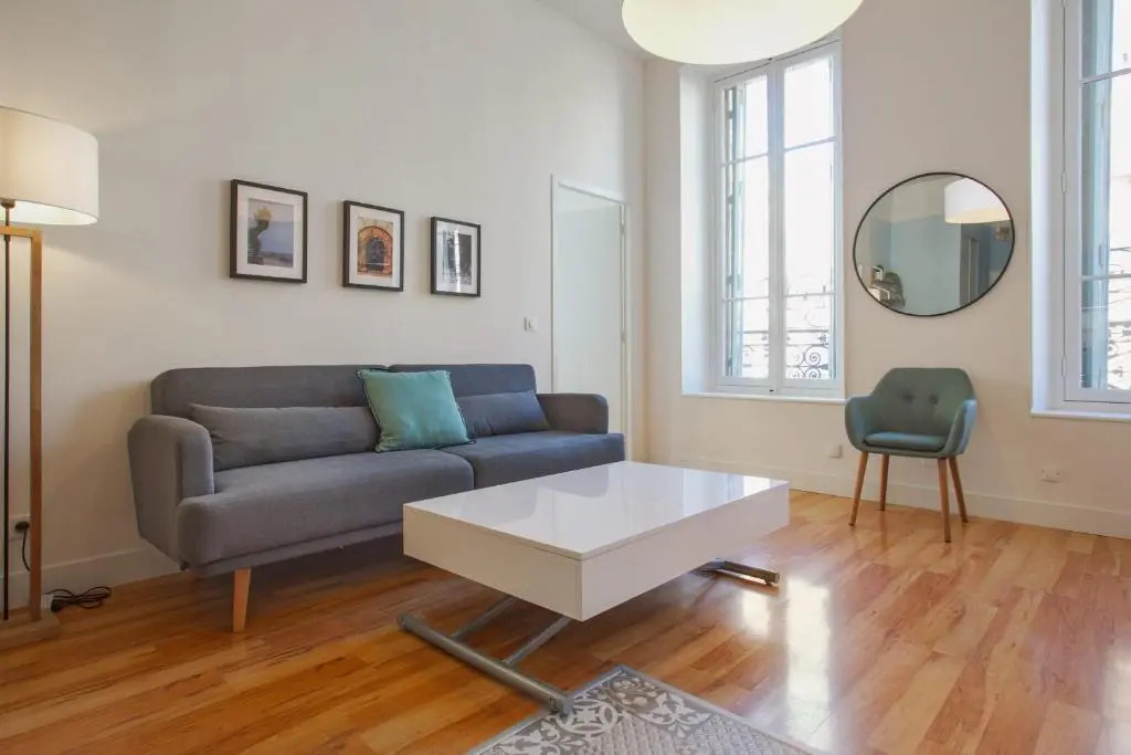 Beautiful and bright 2-br at the doors of Le Panier in Marseille - Welkeys