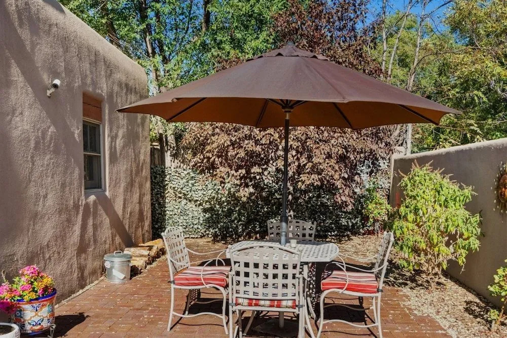 Kiva - Stunning & Lovely With Kiva Fireplace, Walk to the Plaza and the Railyard