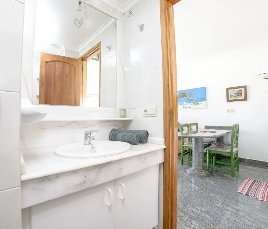 GuestReady - Cosy Retreat with Balcony near Beach