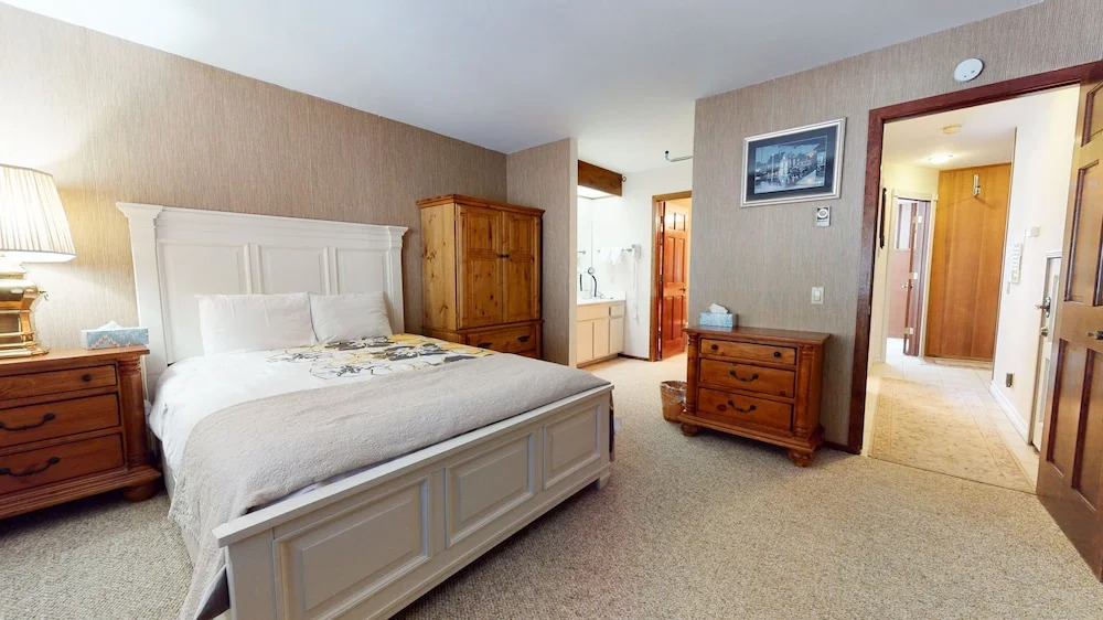 Winterset Woodland - Near Hike & Bike Trails!