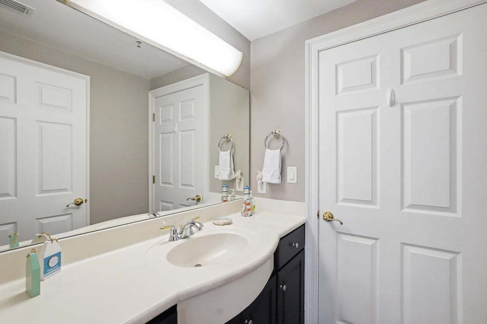 Relaxing Beachfront Condo with Beach Access - Unit 1603 by RedAwning