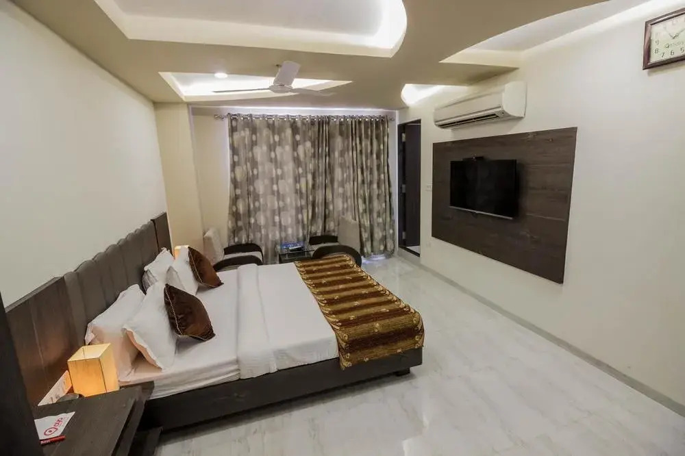OYO Rooms High Court SG Highway